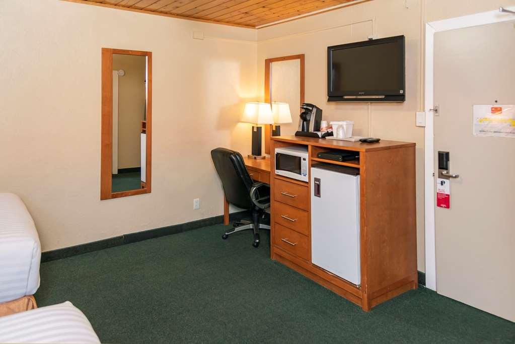 Econo Lodge Inn & Suites Medicine Hat Zimmer foto